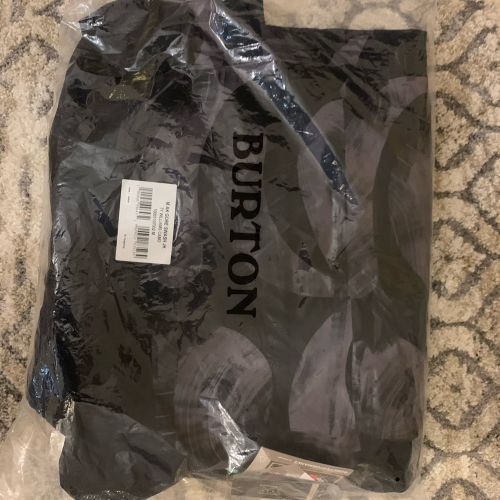 Button AK swash jacket size M brand new